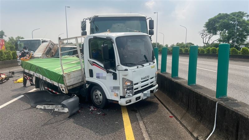 事故造成車流回堵約3公里，道路一度封閉，消防出動6車10人前往搶救，僅1人受傷送醫。（圖／翻攝畫面）