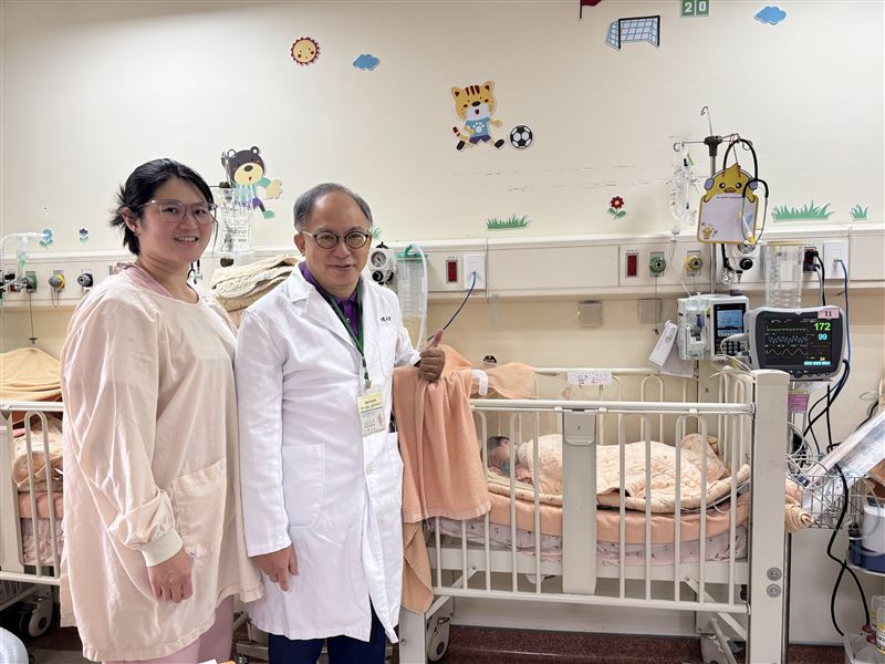 醫療團隊發現母女二人均有感冒症狀，經快篩後確診RSV，立即對症下藥。（圖／烏日林新醫院提供）