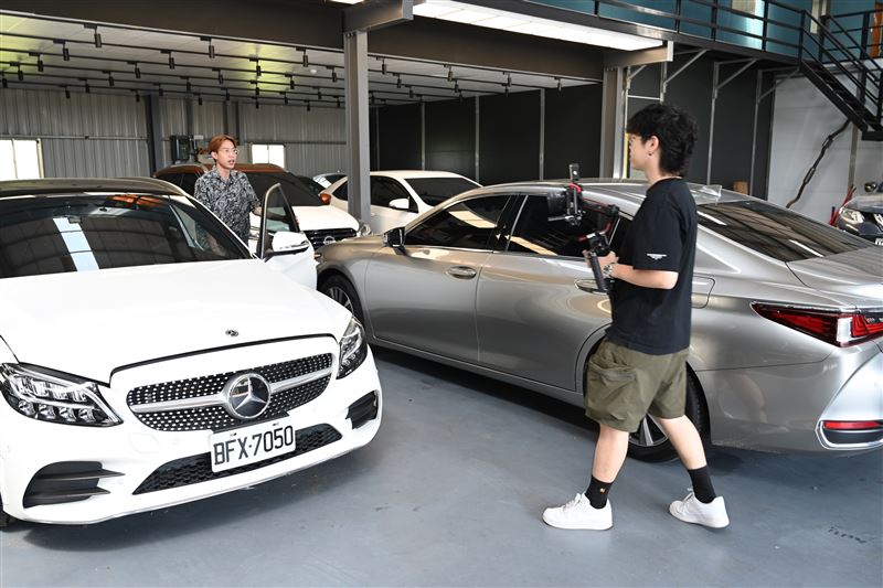 阿慈希望透過為消費者討公道，進而影響中古車這個行業擺脫過往窠臼。（圖／記者鍾釗榛攝影）