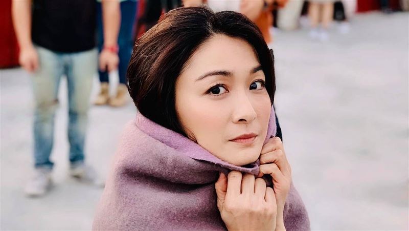 北市婦幼隊將江祖平前男友龔益霆帶回警局偵訊。(圖/江祖平臉書)