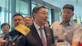 行政院長卓榮泰赴台中參訪巨大公司並與自行車業者座談，會前接受媒體訪問。（圖／翻攝畫面）