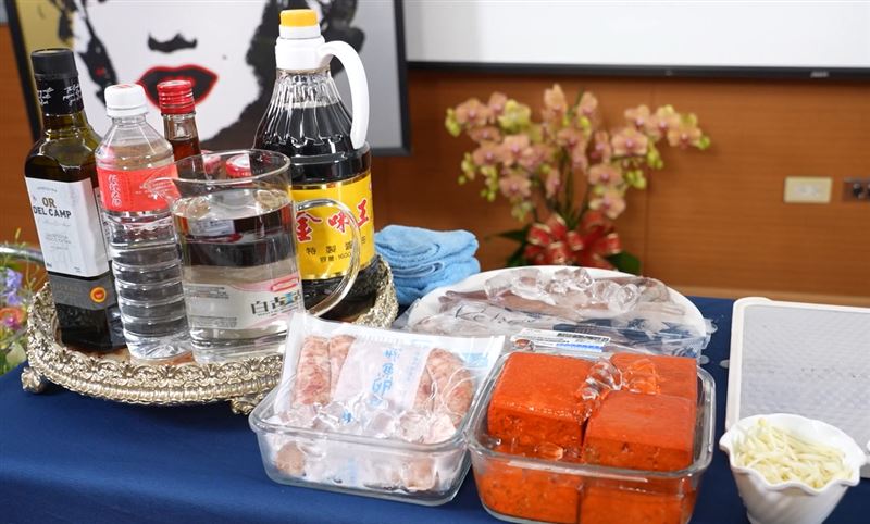 《阿鴻の美食散步》利用新埔在地食材，打造「新埔私廚創意客家小炒」。（圖／翻攝畫面）