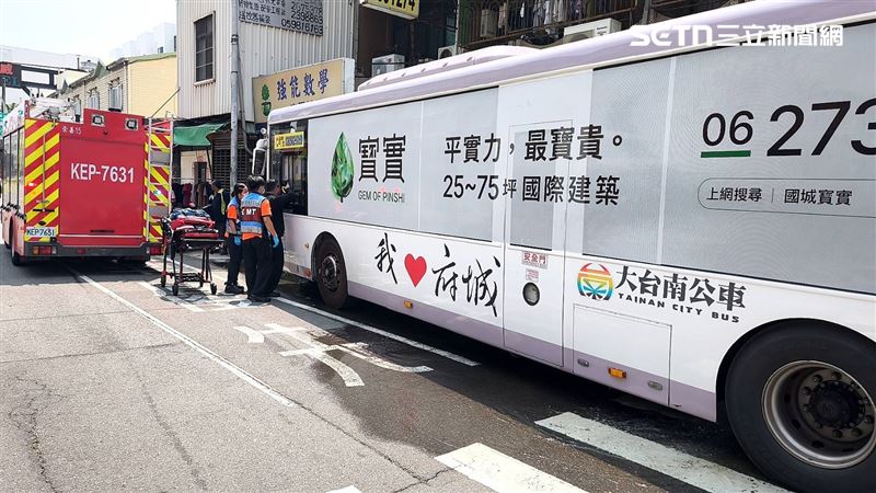 事發地點不到幾步之遙就是一家數學補習班，事發後令家人捏一把冷汗。（圖／民眾提供）
