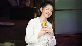 「人生的溫熱  是你一直都在」老協珍攜手女神徐若瑄續寫熬雞精四季故事。(圖/業者提供)