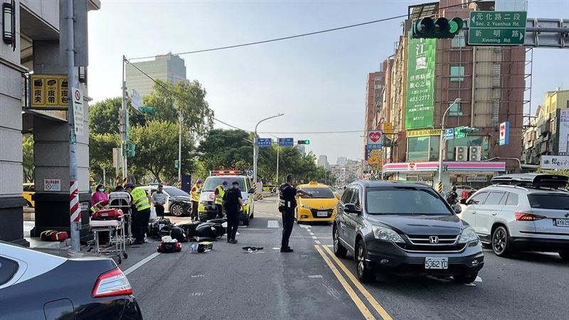 中壢無照翁左轉與直行機車碰撞送醫不治