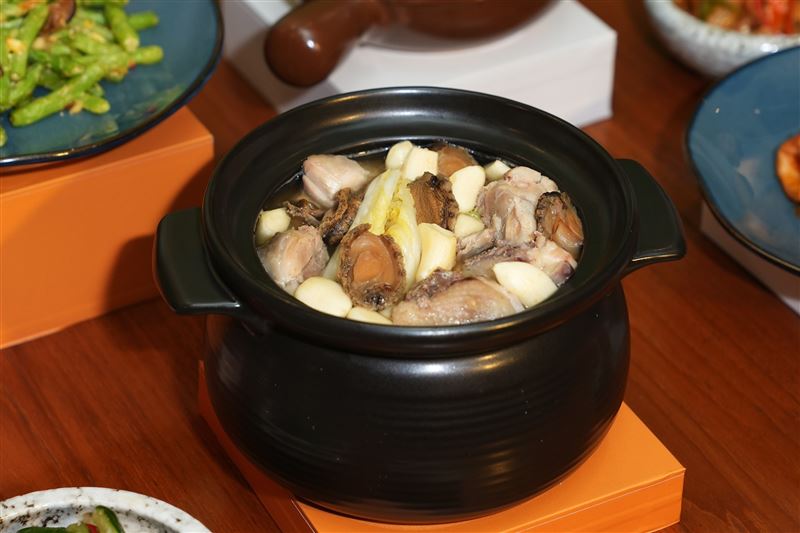 「蒜淘鮑魚雞湯」是林家每次團聚時必喝的雞湯（圖／記者賴俊佑攝影）