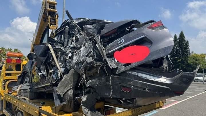 國道1砂石車撞爛2轎車尾！2駕駛命大無傷