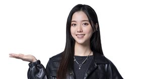天才少女俞俐均首度挑戰遊戲代言。（圖／龍石戰爭提供）