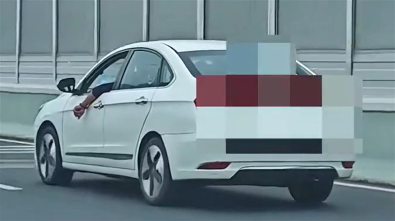 男手臂掛車外「被貨車夾斷3截」剩皮連著