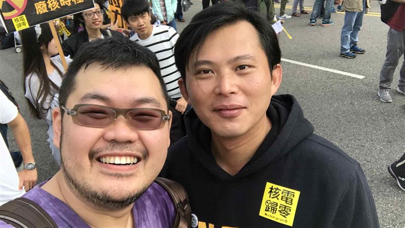 四叉貓遭酸沒資格評論黃國昌健身，以一句話回擊萬人讚爆。（圖／翻攝自四叉貓臉書）