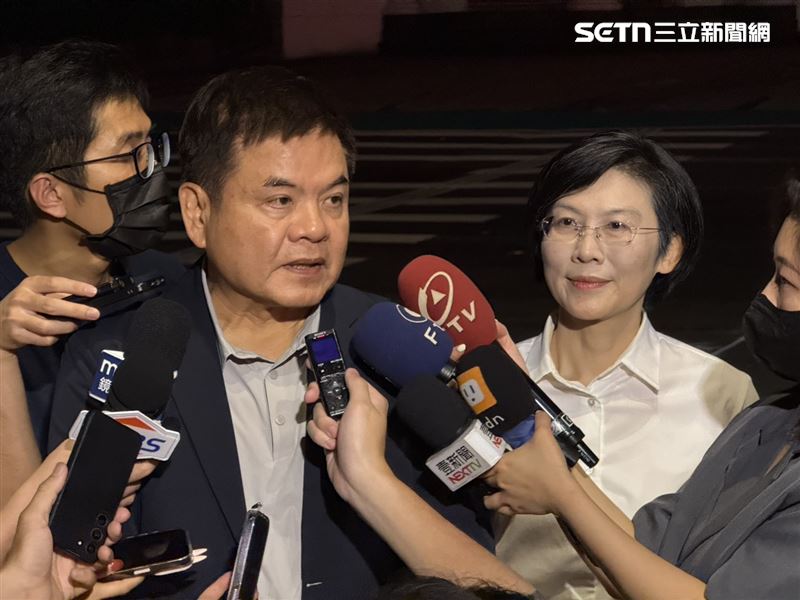 兼任民進黨主席的總統賴清德分批在官邸宴請各派系立委，林岱樺、莊瑞雄會後受訪。（圖／記者劉秀敏攝影）
