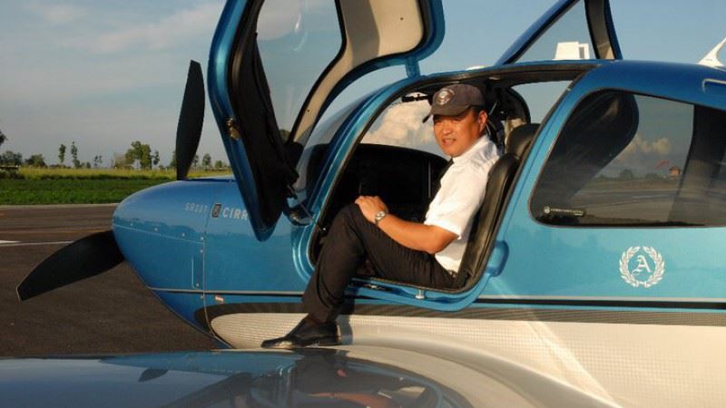 阿努廷曾親自駕駛小型飛機運送器官，協助緊急醫療。（圖／翻攝自X平台 @ThaiEnquirer）