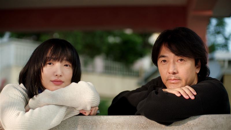 初戀男神崩壞？文青女神「戀上中年大叔」