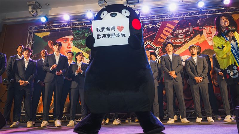 國際知名吉祥物「熊本熊」也驚喜現身晚宴會場，用滿滿的熱情來為明日的台日交流賽暖身。（圖／台啤雲豹提供）