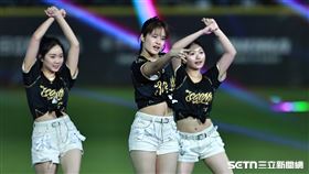 林智勝引退系列賽G1，李多慧和林智勝女兒林禹融一起跳開場舞。（圖／記者劉彥池攝影）