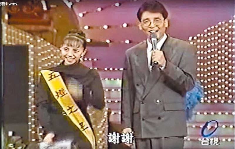 張惠妹當年是第一位〈五燈之星歌唱擂台〉的五度五關得主，嘹亮歌聲讓她一炮而紅。（圖／翻攝自YouTube）