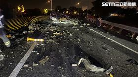 屏東,事故,匝道,車輛,用路人,廢鐵,護欄,斜坡,草叢,自撞,國道,死亡圖片描述。（圖／翻攝畫面）