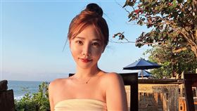 知名YouTuber兼實況主咪妃婚後育有一女。（圖／翻攝自臉書）