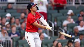 金河成敲出高飛犧牲打，連2天打回勇士第1分。（圖／路透社／達志影像）