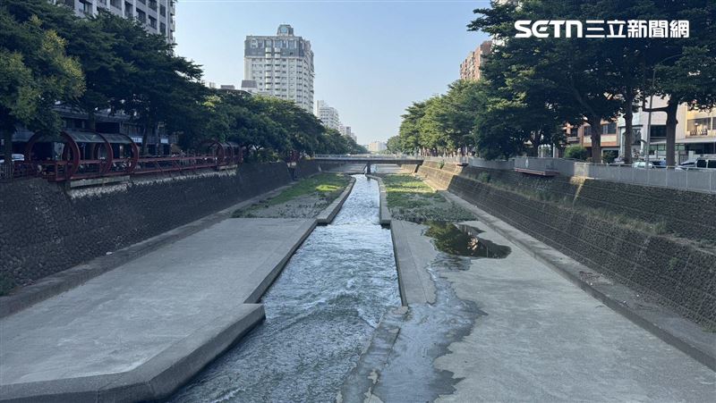 台中女子墜落麻園頭溪，一路漂流約3公里，被尋獲時已無生命跡象。（圖／翻攝畫面）