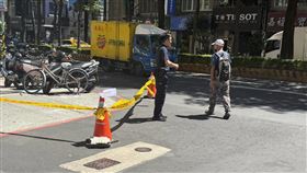 新北永區頂溪捷運站附近，突發生大樓磁磚掉落事故。（圖／翻攝畫面）