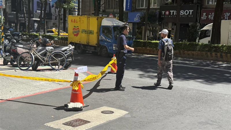 新北永區頂溪捷運站附近，突發生大樓磁磚掉落事故。（圖／翻攝畫面）