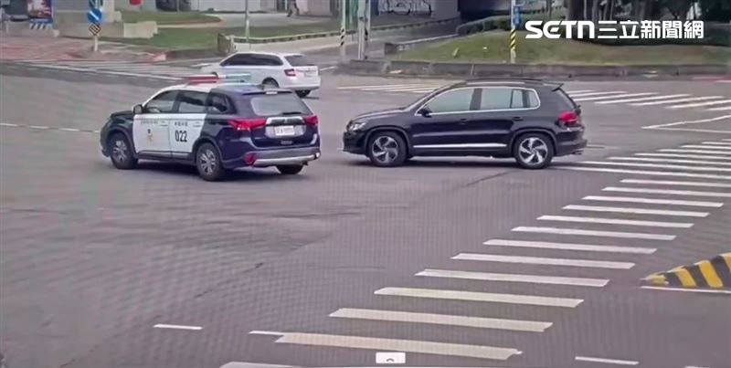 北市吳男開車載送日籍孕妻前往醫院，途中請求警方協助開道。（圖／翻攝畫面）
