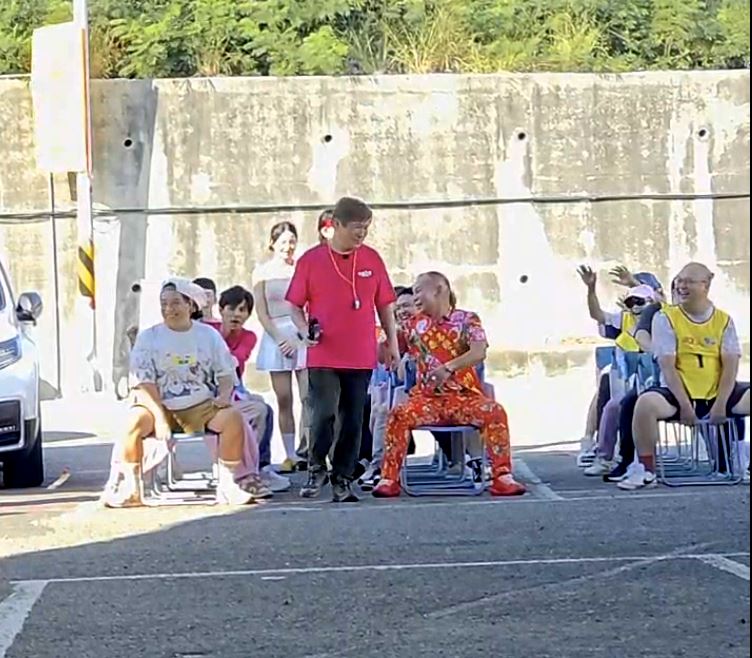 吊車大王參加節目錄影，出事前還和藝人說笑。（圖／胡漢龑提供）