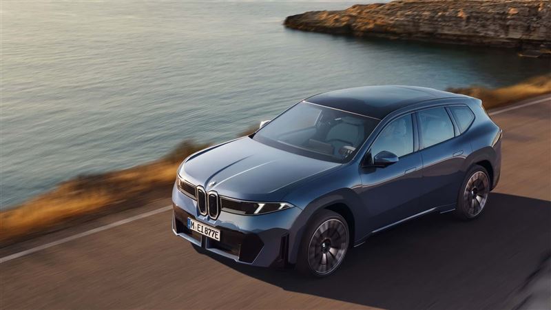 BMW iX3是BMW首度導入800V架構，帶來驚人的400kW快充功率。（翻攝BMW網站）