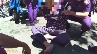 三重男車停馬路中央昏睡！企圖撞警遭壓制