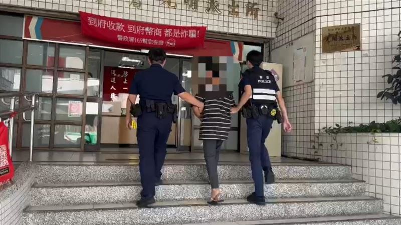 曾男企圖撞警被逮，車上搜出喪屍菸彈遭移送偵辦。（圖／翻攝畫面）