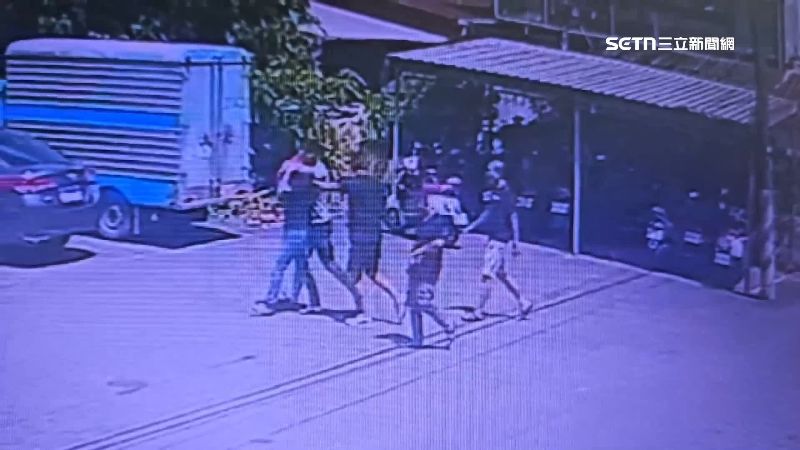 當街擄人！主嫌夥同3嫌將被害人架上車