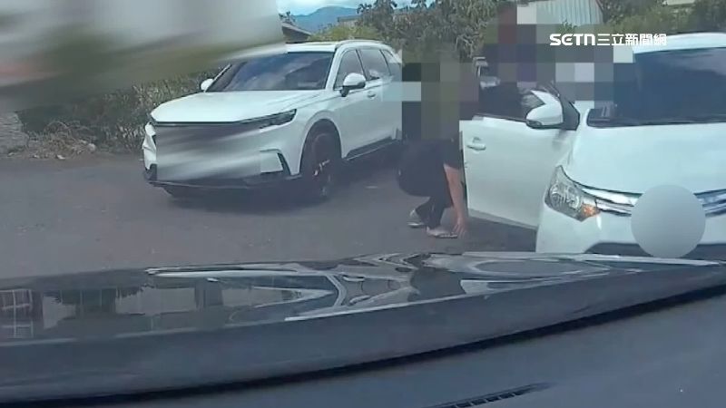 被害人遭強押上車