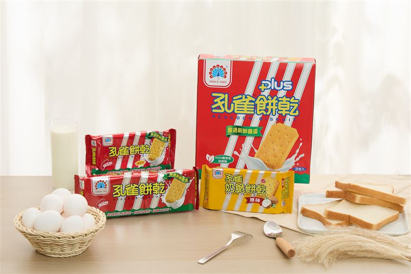 孔雀餅乾熱銷長達57年的經典零食，至今仍堅持「餅乾塞好塞滿」。（圖／翻攝自乖乖官網）