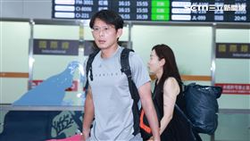 黃國昌現身松山機場。（圖／記者鄭孟晃攝影）