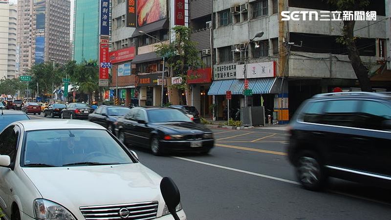 高雄男子當街遭擄走，被押上車時還不斷高喊救命，讓目擊民眾嚇壞。(示意圖/GOOGLE MAP)