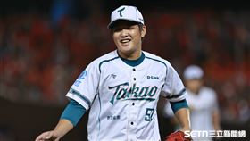林智勝引退賽G2，台鋼雄鷹選秀「狀元」韋宏亮一軍生涯初登板。（圖／記者劉彥池攝影）