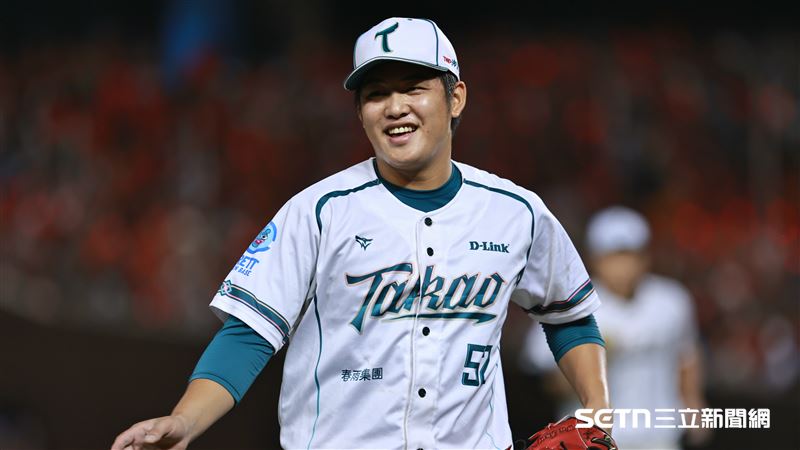 林智勝引退賽G2，台鋼雄鷹選秀「狀元」韋宏亮一軍生涯初登板。（圖／記者劉彥池攝影）
