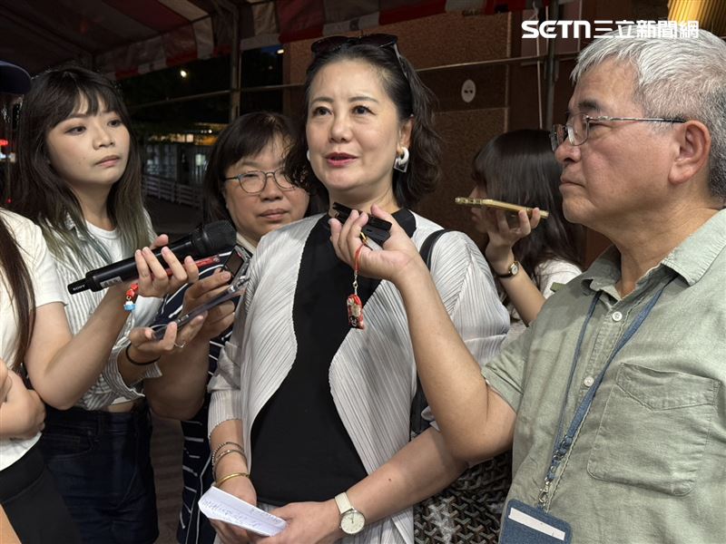 民進黨立委吳思瑤受訪分享北市黨務座談內容。（圖／記者劉秀敏攝影）