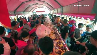 朝天宮備200箱水果普渡　信眾5分鐘內搶光