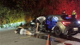 新北2車對撞全毀　2男女頭破、脾臟破送醫（圖／翻攝畫面）