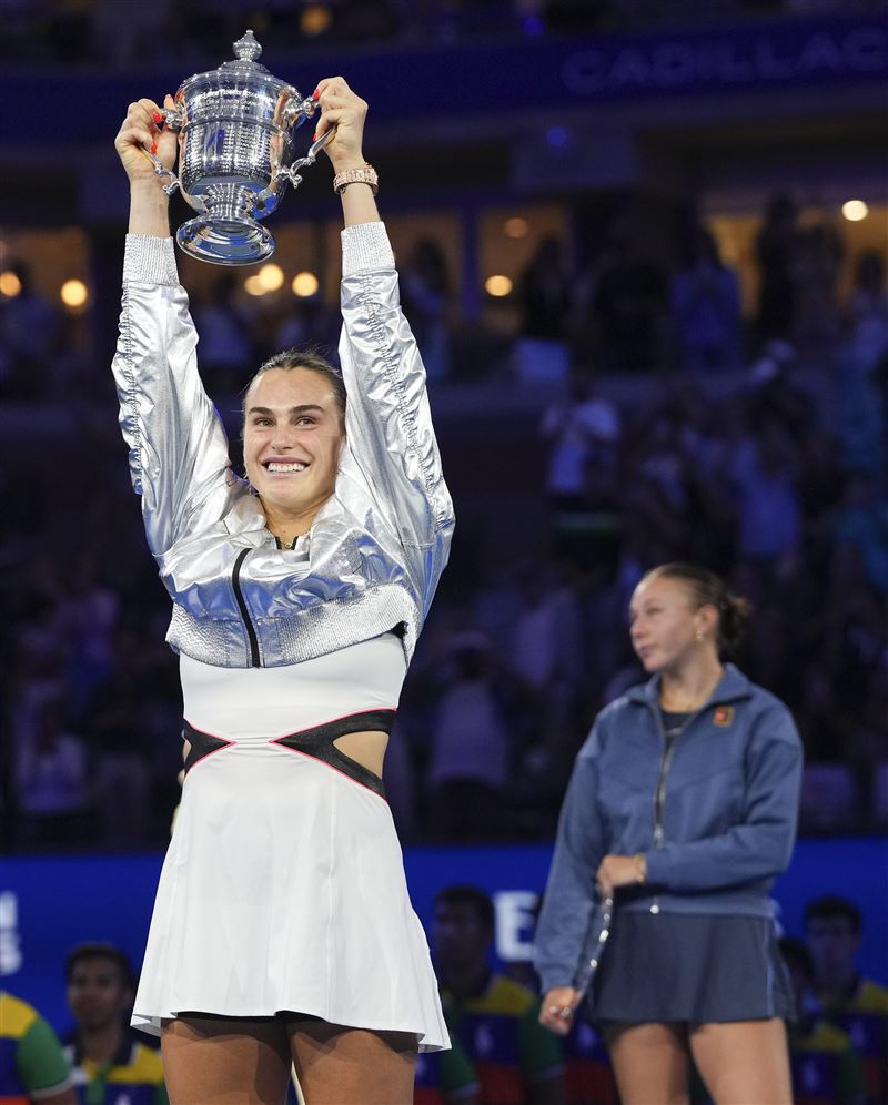 白俄羅斯世界球后莎芭蓮卡（Aryna Sabalenka）美網衛冕成功。（圖／美聯社／達志影像）