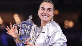 白俄羅斯世界球后莎芭蓮卡（Aryna Sabalenka）美網衛冕成功。（圖／美聯社／達志影像）