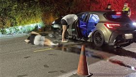 新北2車對撞全毀　2男女頭破、脾臟破送醫（圖／翻攝畫面）