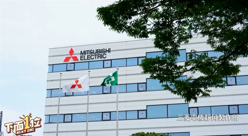 旅程的壓軸任務來到日本三菱電機靜岡製作所,胡瓜化身一日實習生。(圖/翻攝自胡瓜YT)
