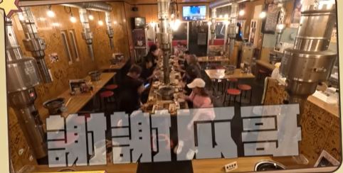 任務順利完成後,胡瓜更大方請拍攝團隊享用美食。(圖/翻攝自胡瓜YT)