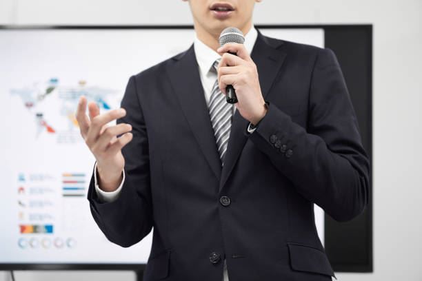 日本保險公司「Old Rookie」專收40歲以上新人,逆向招聘引爆話題。這讓許多50多歲轉職者靠人脈推銷保險,月收入高達190萬日圓。(示意圖/翻攝自pixabay)