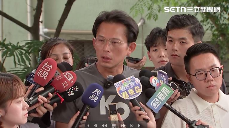 被四叉貓抓包出國，黃國昌表示，本來今天夏天就要帶老婆去二度度蜜月。（圖／翻攝畫面）
