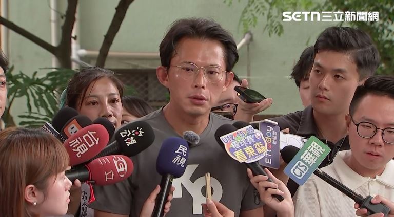 柯P同意交保　黃國昌臉書又被刷：讓位吧