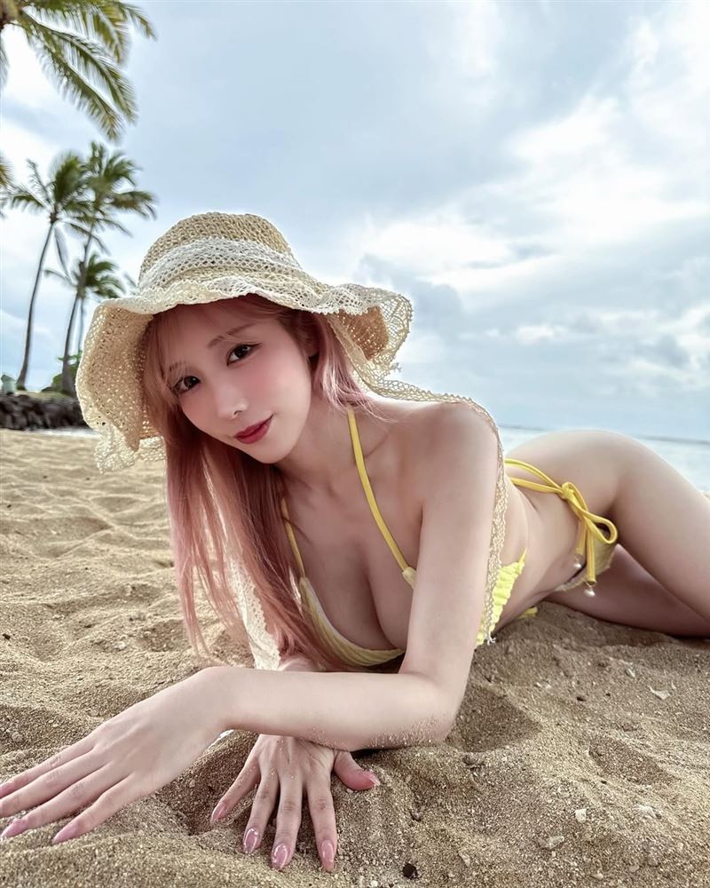 有「神之美乳」之稱的超人氣AV女優小宵虎南。（圖／翻攝自konankoyoiiii IG）